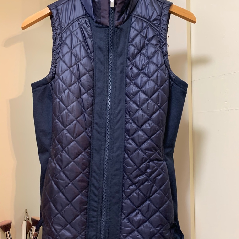 Athletes navy vest